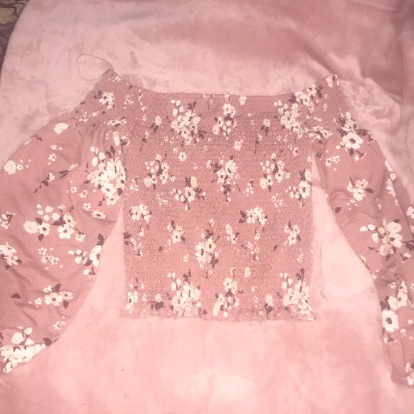 Selling a pink shirt - Picture 1 of 1